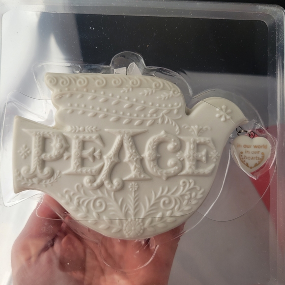 Hallmark Pace On Earth Dove Ornament All Occasion/Christmas Unisex - Picture 2 of 6